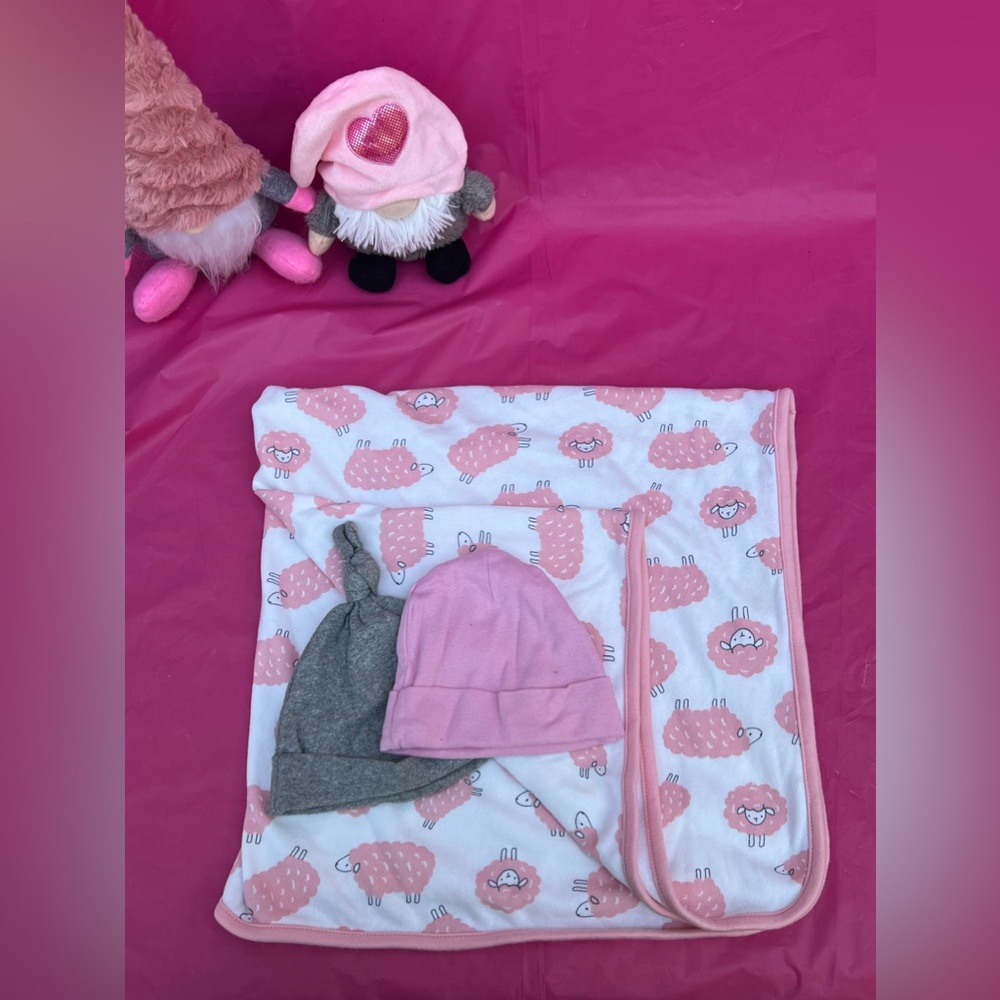 Baby Bundle!! O/S baby blanket & TWO 0-3 mnth Beanies💗